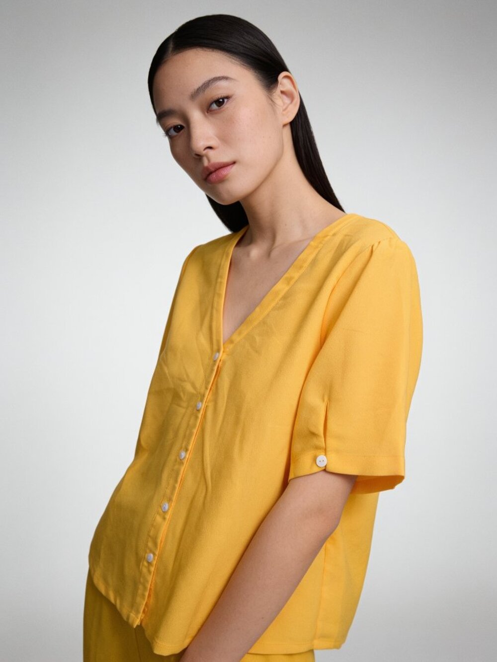 ModCloth Mustard Yellow Button Detail V-Neck Blouse Short Sleeve Size Large